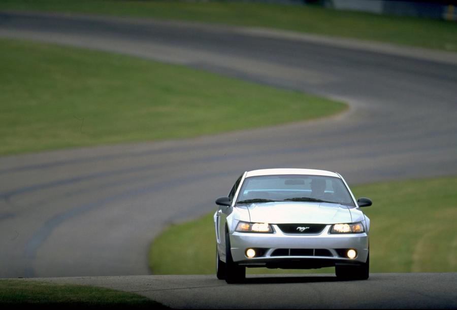  Ford Mustang SVT Cobra 1999 года  (фото 26 из 32)